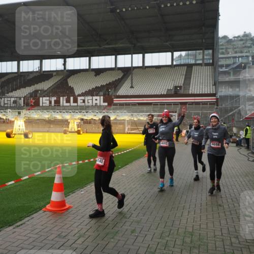 07.12.2025 - St. Pauli X-Mass-Run No. 15 Fabian Wolf http://msf.ph/oto/9394259 07.12.2025 10:24:20 Ziel 712, 897, 4040, 4122, 4140, 4689, 4692, 4694 meine-sportfotos.de