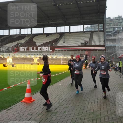 07.12.2025 - St. Pauli X-Mass-Run No. 15 Fabian Wolf http://msf.ph/oto/9394260 07.12.2025 10:24:20 Ziel 712, 897, 4040, 4122, 4140, 4689, 4692, 4694 meine-sportfotos.de