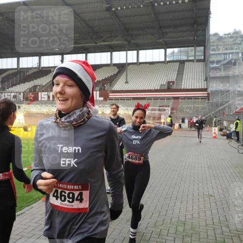 07.12.2025 - St. Pauli X-Mass-Run No. 15 Fabian Wolf http://msf.ph/oto/9394268 07.12.2025 10:24:21 Ziel 712, 897, 4040, 4122, 4140, 4689, 4692, 4694 meine-sportfotos.de