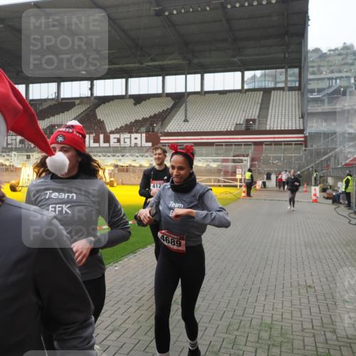 07.12.2025 - St. Pauli X-Mass-Run No. 15 Fabian Wolf http://msf.ph/oto/9394269 07.12.2025 10:24:22 Ziel 712, 897, 4040, 4122, 4140, 4689, 4692, 4694 meine-sportfotos.de