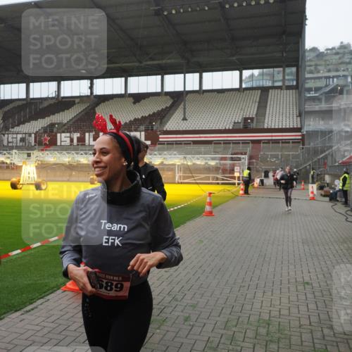 07.12.2025 - St. Pauli X-Mass-Run No. 15 Fabian Wolf http://msf.ph/oto/9394271 07.12.2025 10:24:22 Ziel 712, 897, 4040, 4122, 4140, 4689, 4692, 4694 meine-sportfotos.de