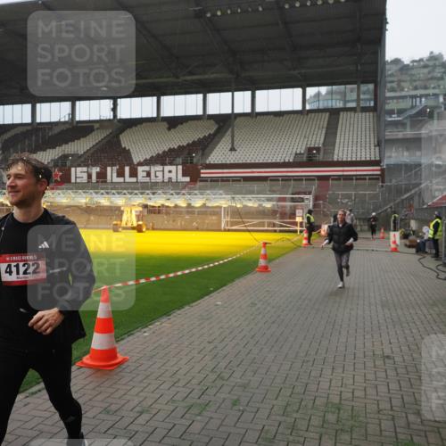 07.12.2025 - St. Pauli X-Mass-Run No. 15 Fabian Wolf http://msf.ph/oto/9394273 07.12.2025 10:24:23 Ziel 712, 897, 2071, 4040, 4122, 4140, 4689, 4692, 4694 meine-sportfotos.de