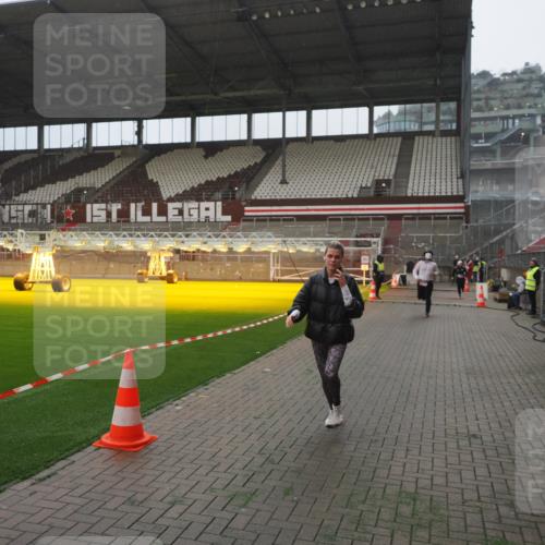 07.12.2025 - St. Pauli X-Mass-Run No. 15 Fabian Wolf http://msf.ph/oto/9394275 07.12.2025 10:24:25 Ziel 712, 897, 1986, 2071, 4040, 4122, 4140, 4689, 4692, 4694 meine-sportfotos.de