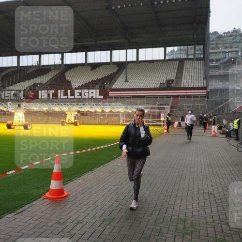 07.12.2025 - St. Pauli X-Mass-Run No. 15 Fabian Wolf http://msf.ph/oto/9394276 07.12.2025 10:24:25 Ziel 712, 897, 1986, 2071, 4040, 4122, 4140, 4689, 4692, 4694 meine-sportfotos.de