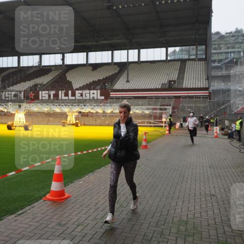 07.12.2025 - St. Pauli X-Mass-Run No. 15 Fabian Wolf http://msf.ph/oto/9394277 07.12.2025 10:24:25 Ziel 712, 897, 1986, 2071, 4040, 4122, 4140, 4689, 4692, 4694 meine-sportfotos.de
