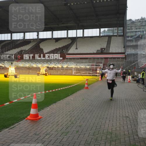 07.12.2025 - St. Pauli X-Mass-Run No. 15 Fabian Wolf http://msf.ph/oto/9394282 07.12.2025 10:24:27 Ziel 712, 1986, 2071, 4122, 4140, 4689, 4692, 4694 meine-sportfotos.de