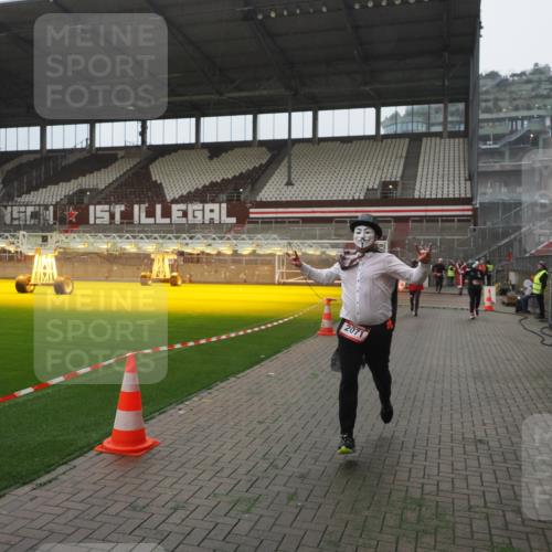 07.12.2025 - St. Pauli X-Mass-Run No. 15 Fabian Wolf http://msf.ph/oto/9394287 07.12.2025 10:24:28 Ziel 712, 1986, 2071, 4122, 4140, 4689, 4692, 4694 meine-sportfotos.de