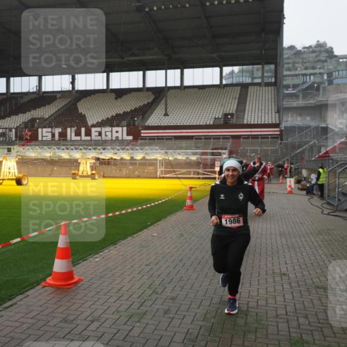 07.12.2025 - St. Pauli X-Mass-Run No. 15 Fabian Wolf http://msf.ph/oto/9394300 07.12.2025 10:24:35 Ziel 1986, 2071, 4541, 4542, 4766, 4780 meine-sportfotos.de