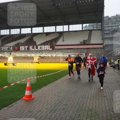 07.12.2025 - St. Pauli X-Mass-Run No. 15 Fabian Wolf http://msf.ph/oto/9394330 07.12.2025 10:24:46 Ziel 915, 974, 3152, 4078, 4079, 4091, 4092, 4135, 4136, 4155, 4177, 4496, 4497, 4530, 4541, 4542, 4766, 4780 meine-sportfotos.de