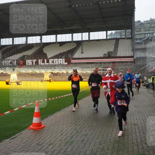 07.12.2025 - St. Pauli X-Mass-Run No. 15 Fabian Wolf http://msf.ph/oto/9394335 07.12.2025 10:24:47 Ziel 915, 974, 3152, 4078, 4079, 4091, 4092, 4135, 4136, 4155, 4177, 4496, 4497, 4530, 4541, 4542, 4766, 4780 meine-sportfotos.de