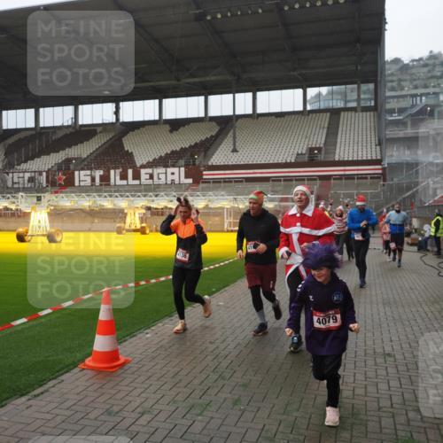 07.12.2025 - St. Pauli X-Mass-Run No. 15 Fabian Wolf http://msf.ph/oto/9394337 07.12.2025 10:24:47 Ziel 915, 974, 3152, 4078, 4079, 4091, 4092, 4135, 4136, 4155, 4177, 4496, 4497, 4530, 4541, 4542, 4766, 4780 meine-sportfotos.de