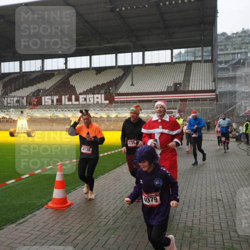 07.12.2025 - St. Pauli X-Mass-Run No. 15 Fabian Wolf http://msf.ph/oto/9394339 07.12.2025 10:24:48 Ziel 915, 974, 3152, 4078, 4079, 4091, 4092, 4135, 4136, 4155, 4177, 4496, 4497, 4530, 4541, 4542, 4766, 4780 meine-sportfotos.de