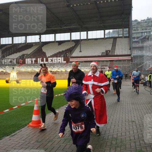 07.12.2025 - St. Pauli X-Mass-Run No. 15 Fabian Wolf http://msf.ph/oto/9394340 07.12.2025 10:24:48 Ziel 915, 974, 3152, 4078, 4079, 4091, 4092, 4135, 4136, 4155, 4177, 4496, 4497, 4530, 4541, 4542, 4766, 4780 meine-sportfotos.de