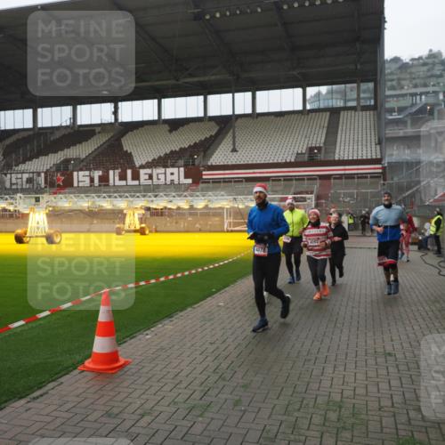 07.12.2025 - St. Pauli X-Mass-Run No. 15 Fabian Wolf http://msf.ph/oto/9394347 07.12.2025 10:24:49 Ziel 915, 974, 3152, 4078, 4079, 4091, 4092, 4135, 4136, 4155, 4177, 4496, 4497, 4530, 4541, 4542, 4766, 4780 meine-sportfotos.de