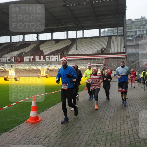 07.12.2025 - St. Pauli X-Mass-Run No. 15 Fabian Wolf http://msf.ph/oto/9394351 07.12.2025 10:24:50 Ziel 915, 974, 3152, 4078, 4079, 4091, 4092, 4135, 4136, 4155, 4177, 4496, 4497, 4530, 4541, 4542 meine-sportfotos.de
