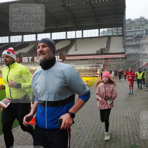 07.12.2025 - St. Pauli X-Mass-Run No. 15 Fabian Wolf http://msf.ph/oto/9394362 07.12.2025 10:24:52 Ziel 915, 974, 3152, 4078, 4079, 4091, 4092, 4135, 4136, 4155, 4177, 4474, 4496, 4497, 4530, 4541, 4542, 4846 meine-sportfotos.de