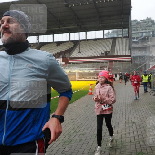07.12.2025 - St. Pauli X-Mass-Run No. 15 Fabian Wolf http://msf.ph/oto/9394363 07.12.2025 10:24:53 Ziel 915, 974, 3152, 4078, 4079, 4091, 4092, 4135, 4136, 4155, 4177, 4474, 4496, 4497, 4530, 4541, 4542, 4846 meine-sportfotos.de