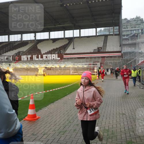 07.12.2025 - St. Pauli X-Mass-Run No. 15 Fabian Wolf http://msf.ph/oto/9394364 07.12.2025 10:24:53 Ziel 915, 974, 3152, 4078, 4079, 4091, 4092, 4135, 4136, 4155, 4177, 4474, 4496, 4497, 4530, 4541, 4542, 4846 meine-sportfotos.de