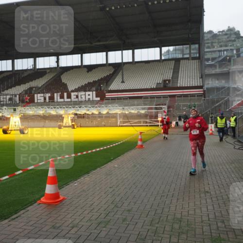 07.12.2025 - St. Pauli X-Mass-Run No. 15 Fabian Wolf http://msf.ph/oto/9394370 07.12.2025 10:24:54 Ziel 915, 974, 3152, 4078, 4079, 4091, 4092, 4135, 4136, 4155, 4177, 4474, 4496, 4497, 4513, 4514, 4530, 4541, 4846 meine-sportfotos.de