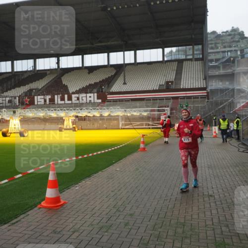 07.12.2025 - St. Pauli X-Mass-Run No. 15 Fabian Wolf http://msf.ph/oto/9394373 07.12.2025 10:24:55 Ziel 915, 974, 3152, 4078, 4079, 4091, 4092, 4135, 4136, 4155, 4177, 4474, 4496, 4497, 4513, 4514, 4530, 4846 meine-sportfotos.de