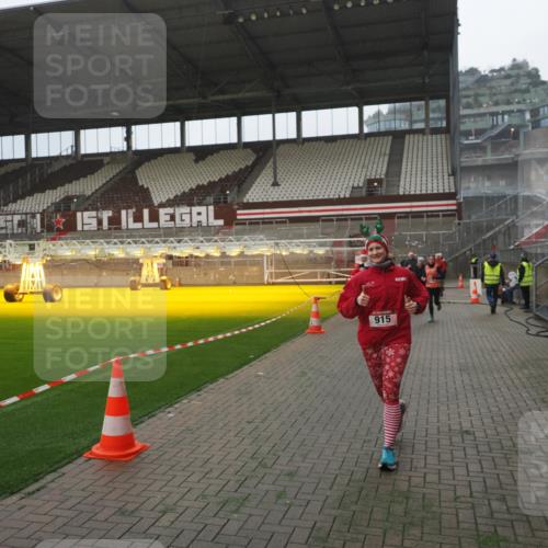 07.12.2025 - St. Pauli X-Mass-Run No. 15 Fabian Wolf http://msf.ph/oto/9394374 07.12.2025 10:24:55 Ziel 915, 974, 3152, 4078, 4079, 4091, 4092, 4135, 4136, 4155, 4177, 4474, 4496, 4497, 4513, 4514, 4530, 4846 meine-sportfotos.de