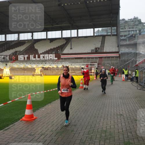 07.12.2025 - St. Pauli X-Mass-Run No. 15 Fabian Wolf http://msf.ph/oto/9394379 07.12.2025 10:24:58 Ziel 915, 974, 3152, 4078, 4079, 4091, 4092, 4135, 4136, 4155, 4177, 4431, 4474, 4496, 4497, 4513, 4514, 4530, 4846 meine-sportfotos.de