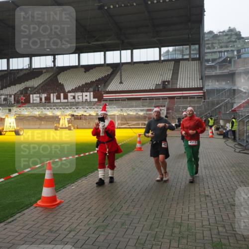 07.12.2025 - St. Pauli X-Mass-Run No. 15 Fabian Wolf http://msf.ph/oto/9394389 07.12.2025 10:25:02 Ziel 915, 974, 1012, 3152, 4091, 4092, 4177, 4431, 4474, 4496, 4497, 4513, 4514, 4530, 4846 meine-sportfotos.de