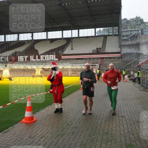 07.12.2025 - St. Pauli X-Mass-Run No. 15 Fabian Wolf http://msf.ph/oto/9394391 07.12.2025 10:25:02 Ziel 915, 974, 1012, 3152, 4091, 4092, 4177, 4431, 4474, 4496, 4497, 4513, 4514, 4530, 4846 meine-sportfotos.de
