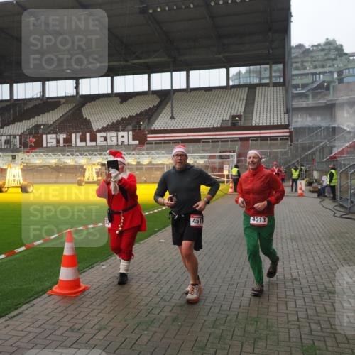 07.12.2025 - St. Pauli X-Mass-Run No. 15 Fabian Wolf http://msf.ph/oto/9394393 07.12.2025 10:25:03 Ziel 915, 974, 1012, 3152, 4091, 4092, 4177, 4431, 4474, 4496, 4497, 4513, 4514, 4530, 4846 meine-sportfotos.de