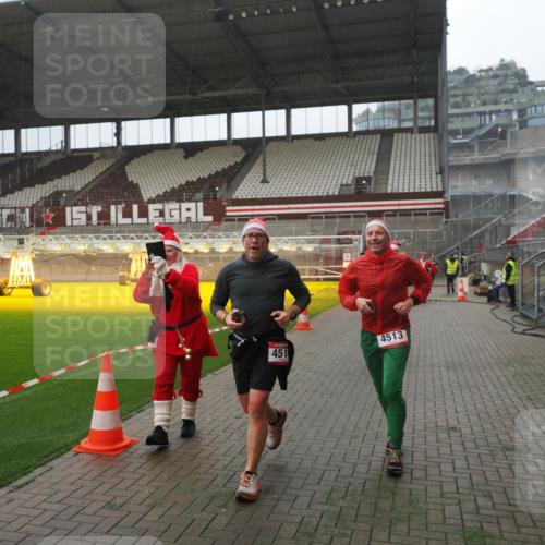 07.12.2025 - St. Pauli X-Mass-Run No. 15 Fabian Wolf http://msf.ph/oto/9394394 07.12.2025 10:25:03 Ziel 915, 974, 1012, 3152, 4091, 4092, 4177, 4431, 4474, 4496, 4497, 4513, 4514, 4530, 4846 meine-sportfotos.de