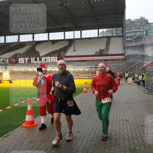 07.12.2025 - St. Pauli X-Mass-Run No. 15 Fabian Wolf http://msf.ph/oto/9394395 07.12.2025 10:25:03 Ziel 915, 974, 1012, 3152, 4091, 4092, 4177, 4431, 4474, 4496, 4497, 4513, 4514, 4530, 4846 meine-sportfotos.de