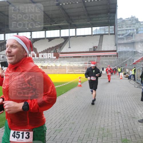 07.12.2025 - St. Pauli X-Mass-Run No. 15 Fabian Wolf http://msf.ph/oto/9394397 07.12.2025 10:25:04 Ziel 915, 974, 1012, 4431, 4474, 4496, 4513, 4514, 4846 meine-sportfotos.de