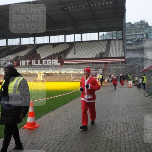 07.12.2025 - St. Pauli X-Mass-Run No. 15 Fabian Wolf http://msf.ph/oto/9394412 07.12.2025 10:25:08 Ziel 1012, 1987, 1995, 3962, 4335, 4431, 4474, 4513, 4514, 4846 meine-sportfotos.de
