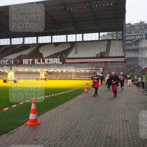 07.12.2025 - St. Pauli X-Mass-Run No. 15 Fabian Wolf http://msf.ph/oto/9394421 07.12.2025 10:25:12 Ziel 1012, 1977, 1987, 1995, 3962, 4335, 4431, 4474, 4513, 4514, 4846 meine-sportfotos.de