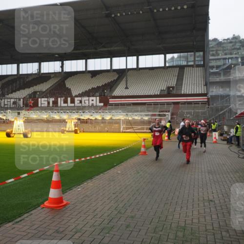 07.12.2025 - St. Pauli X-Mass-Run No. 15 Fabian Wolf http://msf.ph/oto/9394422 07.12.2025 10:25:12 Ziel 1012, 1977, 1987, 1995, 3962, 4335, 4431, 4474, 4513, 4514, 4846 meine-sportfotos.de