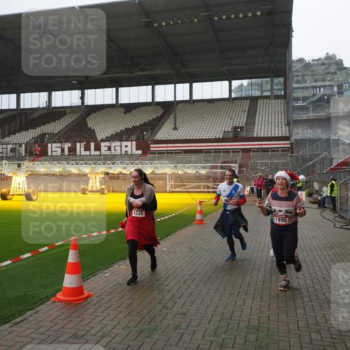 07.12.2025 - St. Pauli X-Mass-Run No. 15 Fabian Wolf http://msf.ph/oto/9394431 07.12.2025 10:25:16 Ziel 1012, 1977, 1987, 1995, 3962, 4118, 4119, 4121, 4201, 4204, 4284, 4335, 4431, 4482, 4485 meine-sportfotos.de