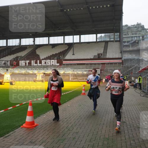 07.12.2025 - St. Pauli X-Mass-Run No. 15 Fabian Wolf http://msf.ph/oto/9394432 07.12.2025 10:25:16 Ziel 1012, 1977, 1987, 1995, 3962, 4118, 4119, 4121, 4201, 4204, 4284, 4335, 4431, 4482, 4485 meine-sportfotos.de