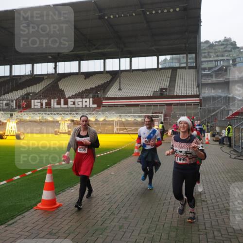 07.12.2025 - St. Pauli X-Mass-Run No. 15 Fabian Wolf http://msf.ph/oto/9394433 07.12.2025 10:25:16 Ziel 1012, 1977, 1987, 1995, 3962, 4118, 4119, 4121, 4201, 4204, 4284, 4335, 4431, 4482, 4485 meine-sportfotos.de