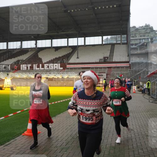 07.12.2025 - St. Pauli X-Mass-Run No. 15 Fabian Wolf http://msf.ph/oto/9394436 07.12.2025 10:25:17 Ziel 1012, 1247, 1977, 1987, 1995, 3962, 4118, 4119, 4121, 4201, 4204, 4284, 4335, 4445, 4482, 4485 meine-sportfotos.de