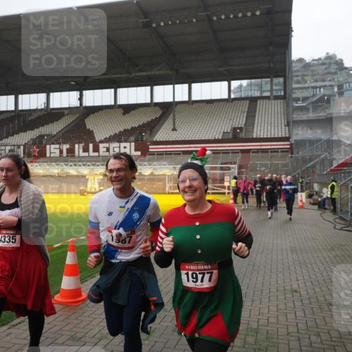 07.12.2025 - St. Pauli X-Mass-Run No. 15 Fabian Wolf http://msf.ph/oto/9394440 07.12.2025 10:25:18 Ziel 1012, 1247, 1631, 1977, 1987, 1995, 2029, 3962, 4118, 4119, 4121, 4201, 4204, 4284, 4335, 4445, 4482, 4485 meine-sportfotos.de