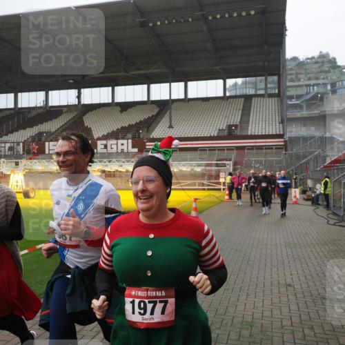 07.12.2025 - St. Pauli X-Mass-Run No. 15 Fabian Wolf http://msf.ph/oto/9394441 07.12.2025 10:25:18 Ziel 1012, 1247, 1631, 1977, 1987, 1995, 2029, 3962, 4118, 4119, 4121, 4201, 4204, 4284, 4335, 4445, 4482, 4485 meine-sportfotos.de