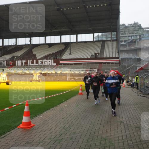 07.12.2025 - St. Pauli X-Mass-Run No. 15 Fabian Wolf http://msf.ph/oto/9394444 07.12.2025 10:25:21 Ziel 1012, 1247, 1631, 1977, 1987, 1995, 2029, 3962, 4118, 4119, 4121, 4201, 4204, 4284, 4335, 4445, 4482, 4485 meine-sportfotos.de