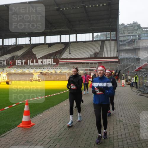 07.12.2025 - St. Pauli X-Mass-Run No. 15 Fabian Wolf http://msf.ph/oto/9394450 07.12.2025 10:25:22 Ziel 1247, 1631, 1977, 1987, 1995, 2029, 3962, 4118, 4119, 4121, 4201, 4204, 4284, 4335, 4445, 4482, 4485 meine-sportfotos.de