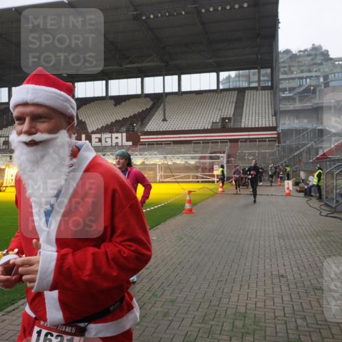 07.12.2025 - St. Pauli X-Mass-Run No. 15 Fabian Wolf http://msf.ph/oto/9394477 07.12.2025 10:25:28 Ziel 1247, 1631, 1977, 1987, 1995, 2029, 2680, 4118, 4119, 4121, 4201, 4204, 4284, 4372, 4373, 4445, 4482, 4485 meine-sportfotos.de
