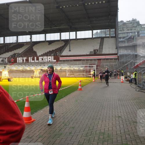 07.12.2025 - St. Pauli X-Mass-Run No. 15 Fabian Wolf http://msf.ph/oto/9394478 07.12.2025 10:25:28 Ziel 1247, 1631, 1977, 1987, 1995, 2029, 2680, 4118, 4119, 4121, 4201, 4204, 4284, 4372, 4373, 4445, 4482, 4485 meine-sportfotos.de