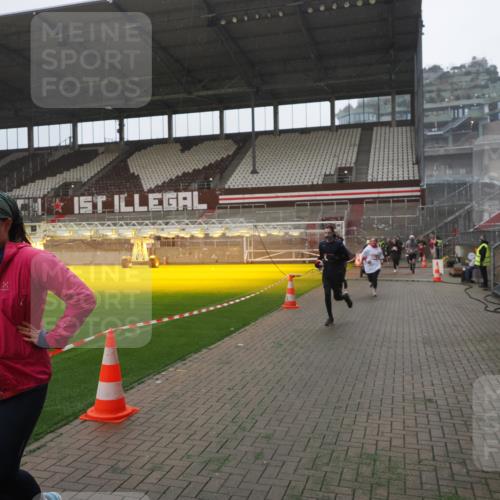 07.12.2025 - St. Pauli X-Mass-Run No. 15 Fabian Wolf http://msf.ph/oto/9394487 07.12.2025 10:25:30 Ziel 1247, 1631, 2029, 2680, 4118, 4119, 4121, 4162, 4164, 4201, 4202, 4204, 4284, 4372, 4373, 4445, 4482, 4485 meine-sportfotos.de
