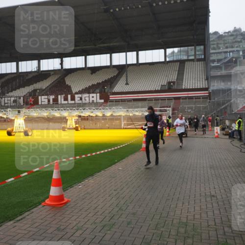 07.12.2025 - St. Pauli X-Mass-Run No. 15 Fabian Wolf http://msf.ph/oto/9394490 07.12.2025 10:25:31 Ziel 1247, 1631, 2029, 2680, 4118, 4119, 4121, 4162, 4164, 4201, 4202, 4204, 4284, 4372, 4373, 4445, 4482, 4485 meine-sportfotos.de