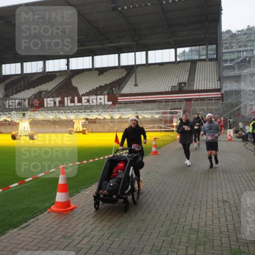07.12.2025 - St. Pauli X-Mass-Run No. 15 Fabian Wolf http://msf.ph/oto/9394519 07.12.2025 10:25:37 Ziel 50, 129, 211, 404, 1069, 1247, 1631, 2029, 2680, 3742, 4162, 4164, 4202, 4372, 4373, 4445, 4501 meine-sportfotos.de