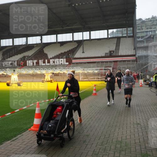 07.12.2025 - St. Pauli X-Mass-Run No. 15 Fabian Wolf http://msf.ph/oto/9394521 07.12.2025 10:25:37 Ziel 50, 129, 211, 404, 1069, 1247, 1631, 2029, 2680, 3742, 4162, 4164, 4202, 4372, 4373, 4445, 4501 meine-sportfotos.de