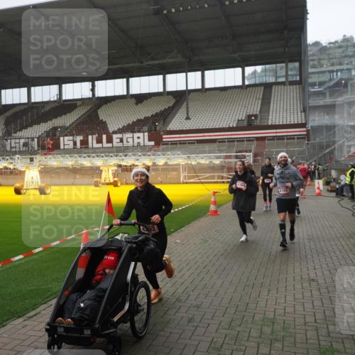 07.12.2025 - St. Pauli X-Mass-Run No. 15 Fabian Wolf http://msf.ph/oto/9394522 07.12.2025 10:25:37 Ziel 50, 129, 211, 404, 1069, 1247, 1631, 2029, 2680, 3742, 4162, 4164, 4202, 4372, 4373, 4445, 4501 meine-sportfotos.de